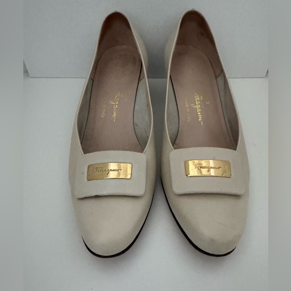 Salvatore Ferragamo Boutique Made in Italy Cream Heeled Loafers Size 8 - Picture 3 of 16